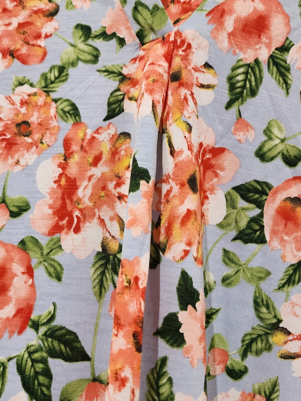 NEW Scarlett Blue Floral Short-Sleeve V-Neck Blouse. 94% Poly 6% Spandex - Picture 2 of 9